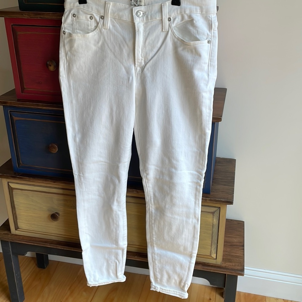 J Crew 8” Toothpick.  White.  Size 29
